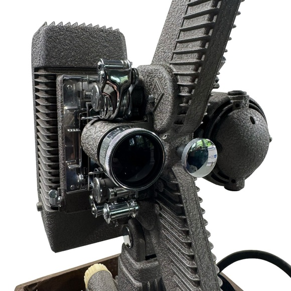 Revere Model 48 16mm Film Projector w/Original Hard Case & Cord - Picture 3 of 16